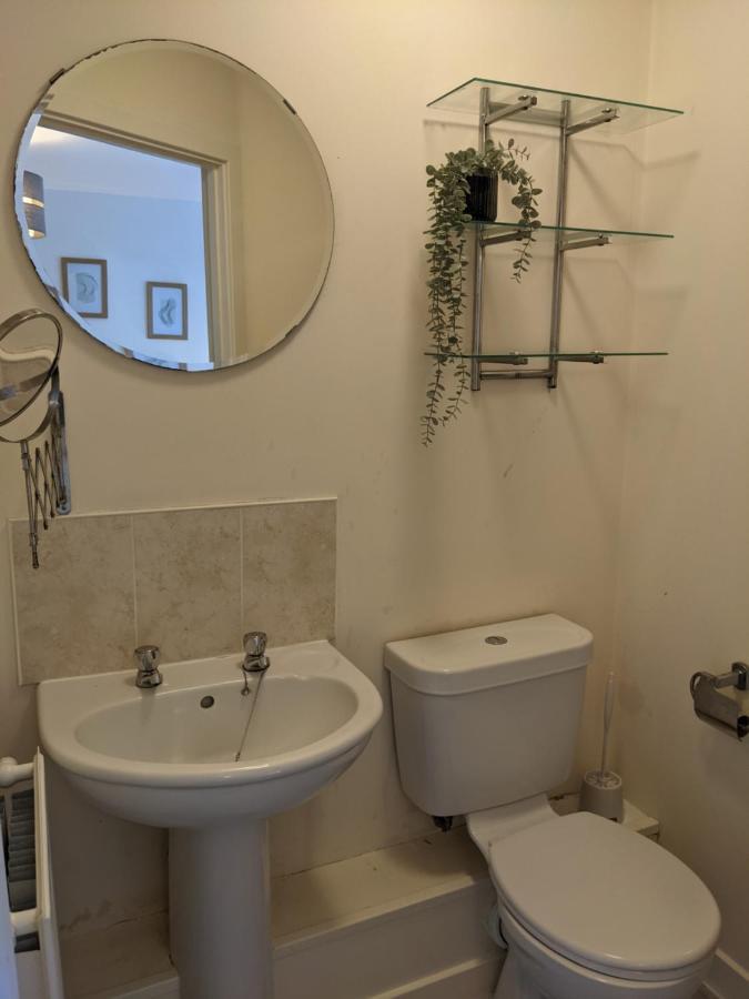 Simple 2-Bedroom 1.5 Bath Apartment In Thornhill Southampton Buitenkant foto
